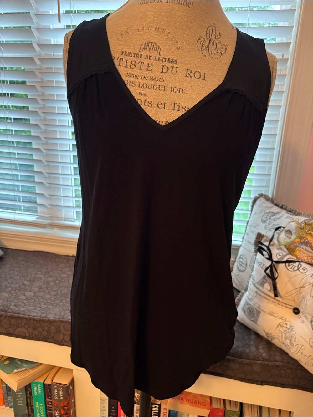 Banana Republic Black V-Neck Sleeveless Tank